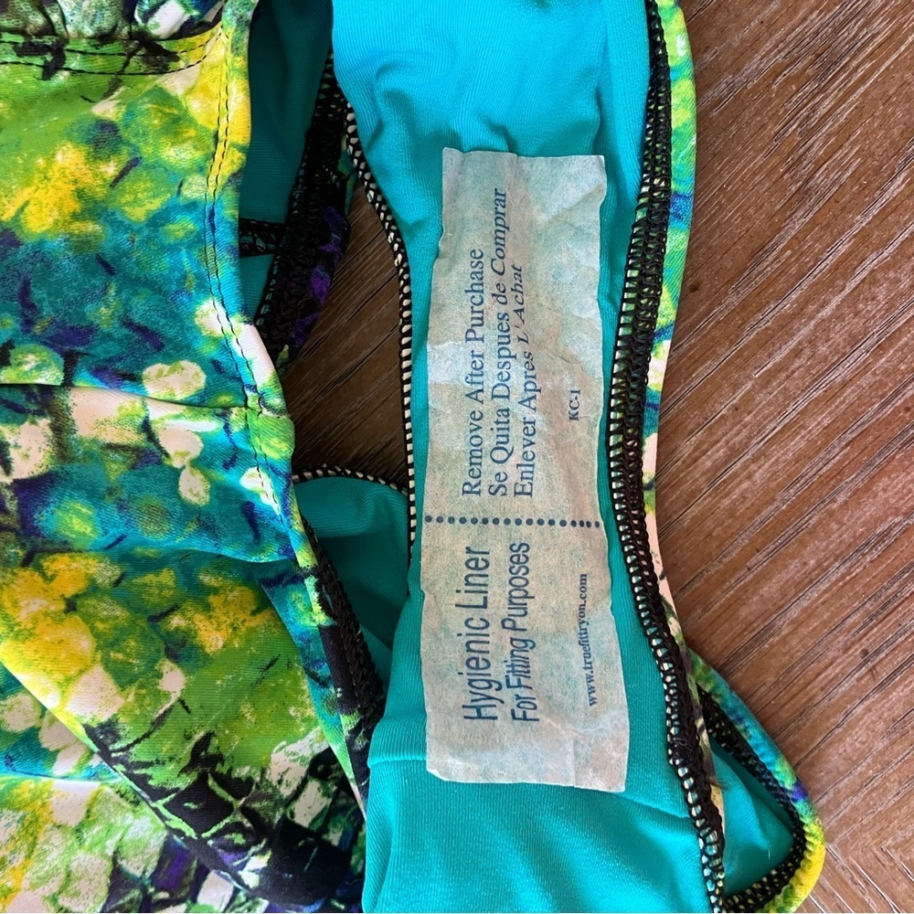 NWT La Blanca Abstract Green Snake Skin Print One Piece Swimsuit (10) - Picture 8 of 8